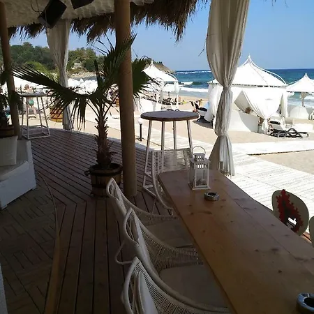 Oasis With 1 Bedroom Nat Lozenets