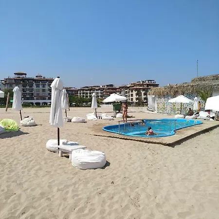 Oasis With 1 Bedroom Nat Lozenets